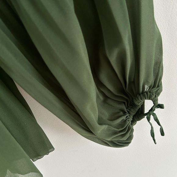 Aritzia Off the Shoulder Blouse Top Green Long Sleeve Size XS - Picture 10 of 17